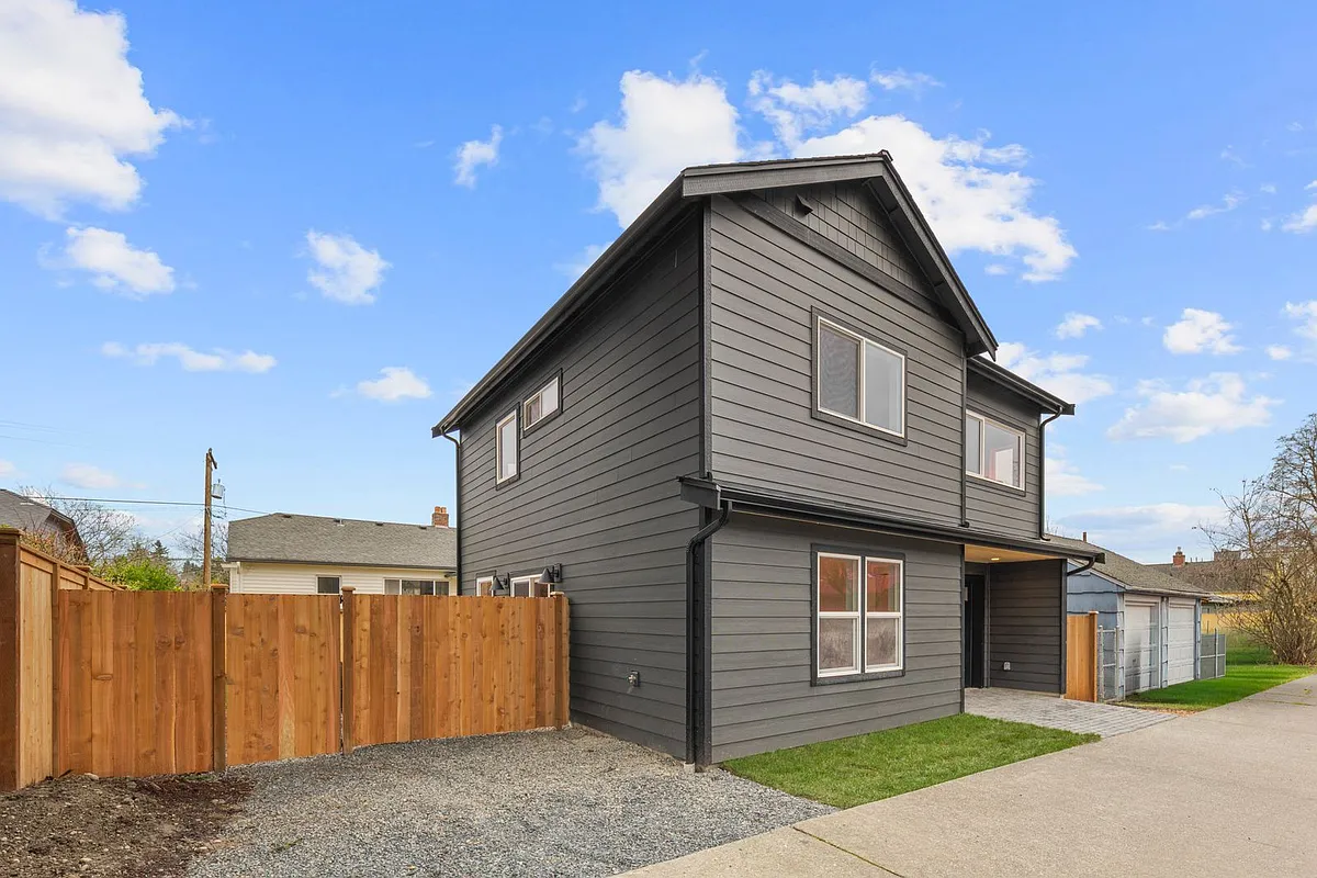 Building Photo - 815 26th Ave