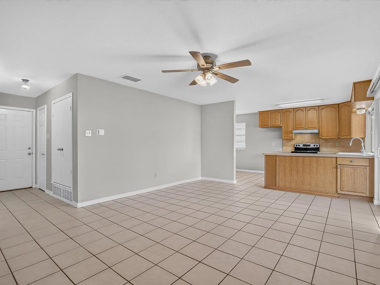 3 bed, 1229 sqft, $1,650 — Photo 3
