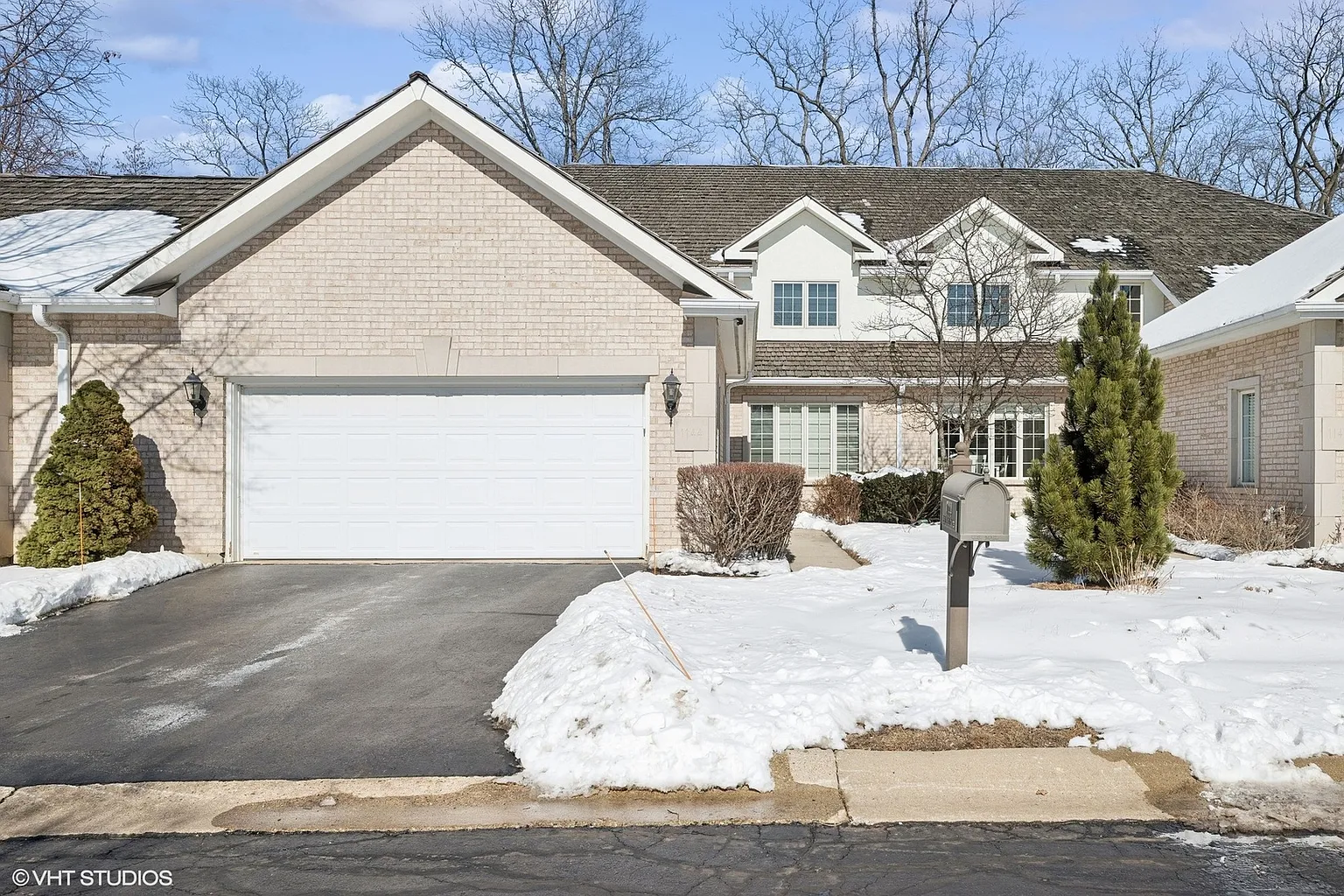 1144 Pine Oaks Cir photo 1