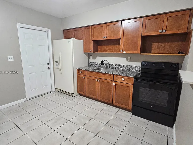 5030 SW 26th Ave #2 — Photo 8