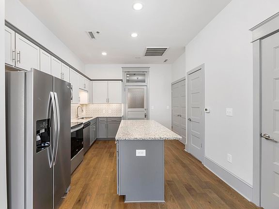 4th image of 244 E Main St #11000616