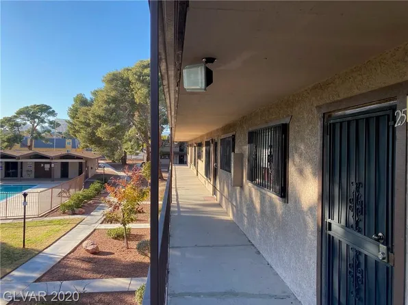 555 N Royal Crest Cir #14, Las Vegas, NV 89169