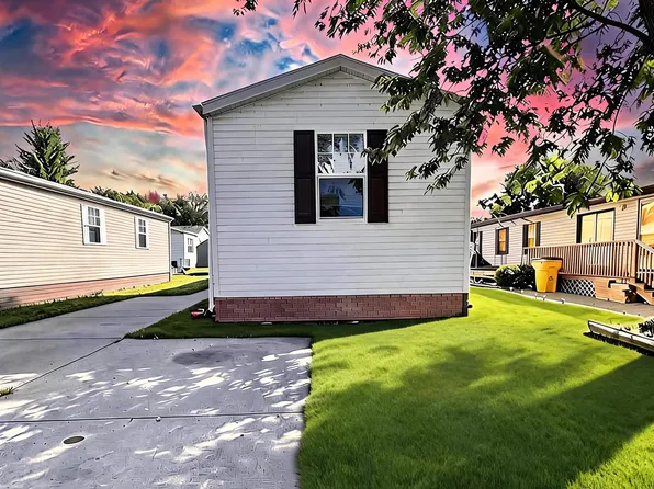 15346 Enchante Dr, Clinton Township, MI 48038