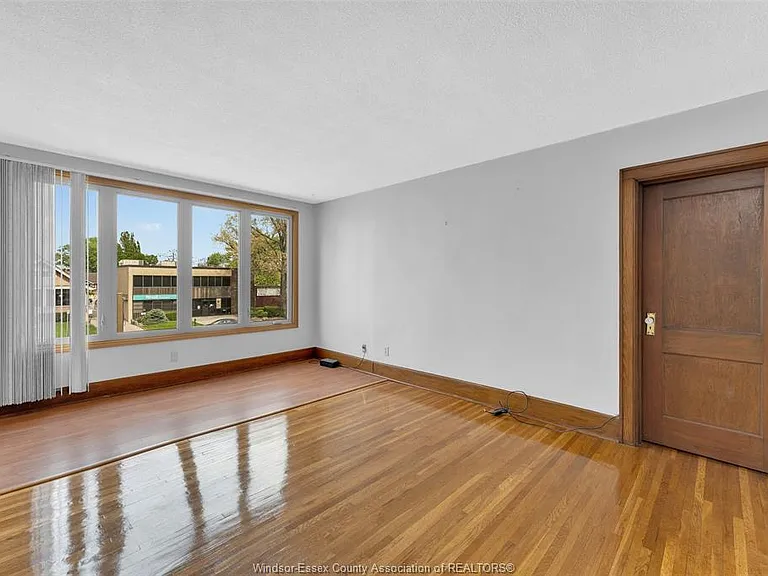 1451 Ouellette Ave #UPPER — Photo 21