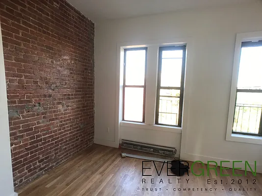 Rented by Evergreen Apartments BK | media 5