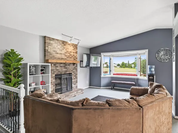 3008 94th Ave N, Brooklyn Park, MN 55444