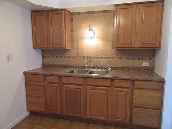 4th image of 1072 Marshall Dr