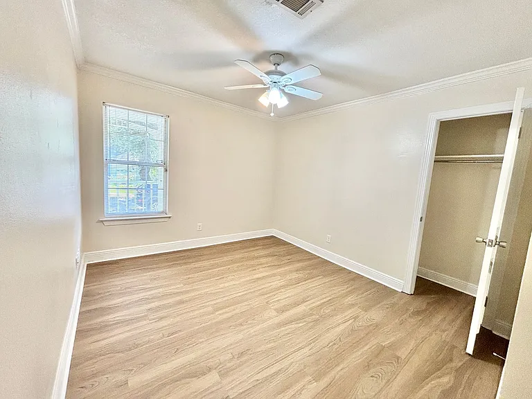 10017 Foxrun Rd — Photo 13
