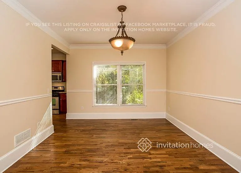712 Connally St SE — Photo 4