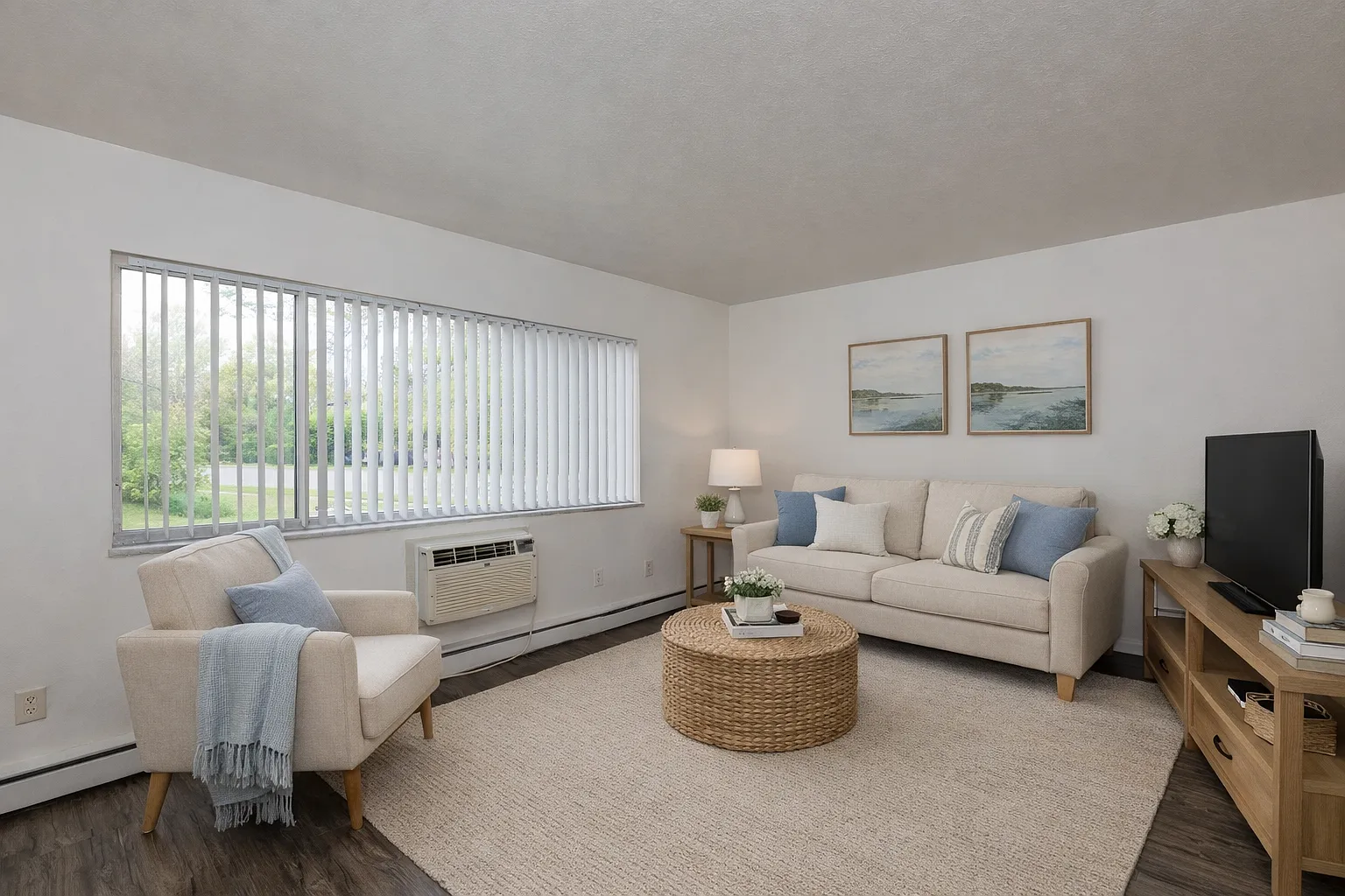 Water's Edge Apartments — Photo 1