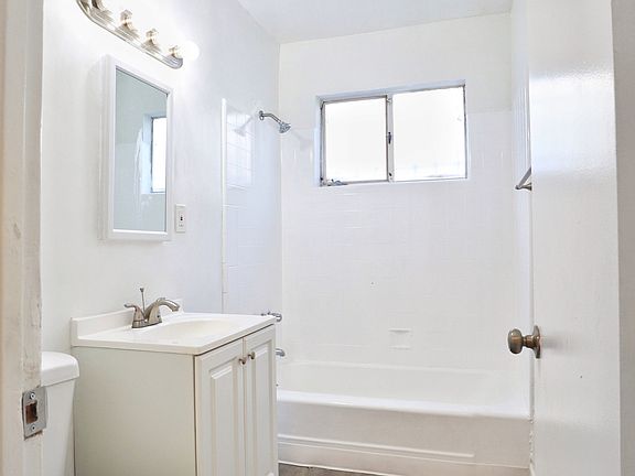 5th image of 3934 Gibraltar Ave #4
