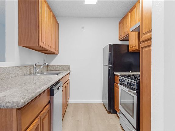 2nd image of 18620 Hatteras St Unit 233