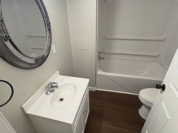 5th image of 4137 Bellville Dr