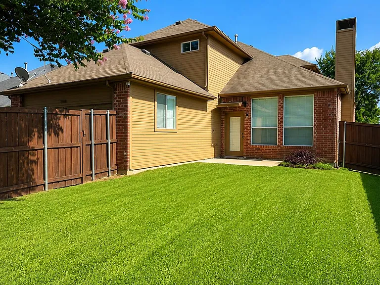 3949 Windford Dr — Photo 23
