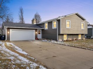 115 12th Ave, Hiawatha, IA 52233