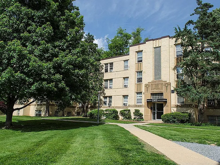 Park Crest Apartments — Photo 9