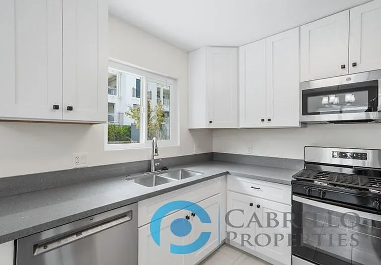 885 Home Ave #B — Photo 14