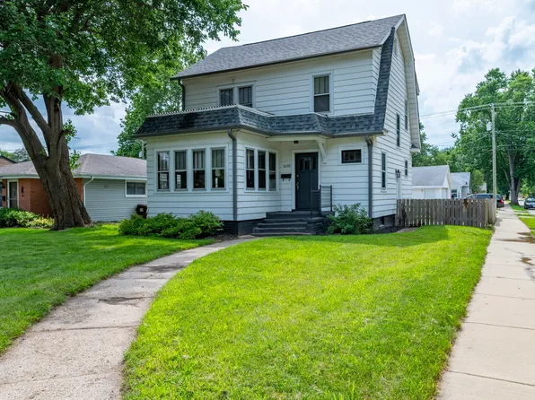 3238 Latham St, Rockford, IL 61103