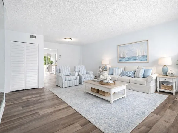 7300 NW 4 Place #205, Margate, FL 33063