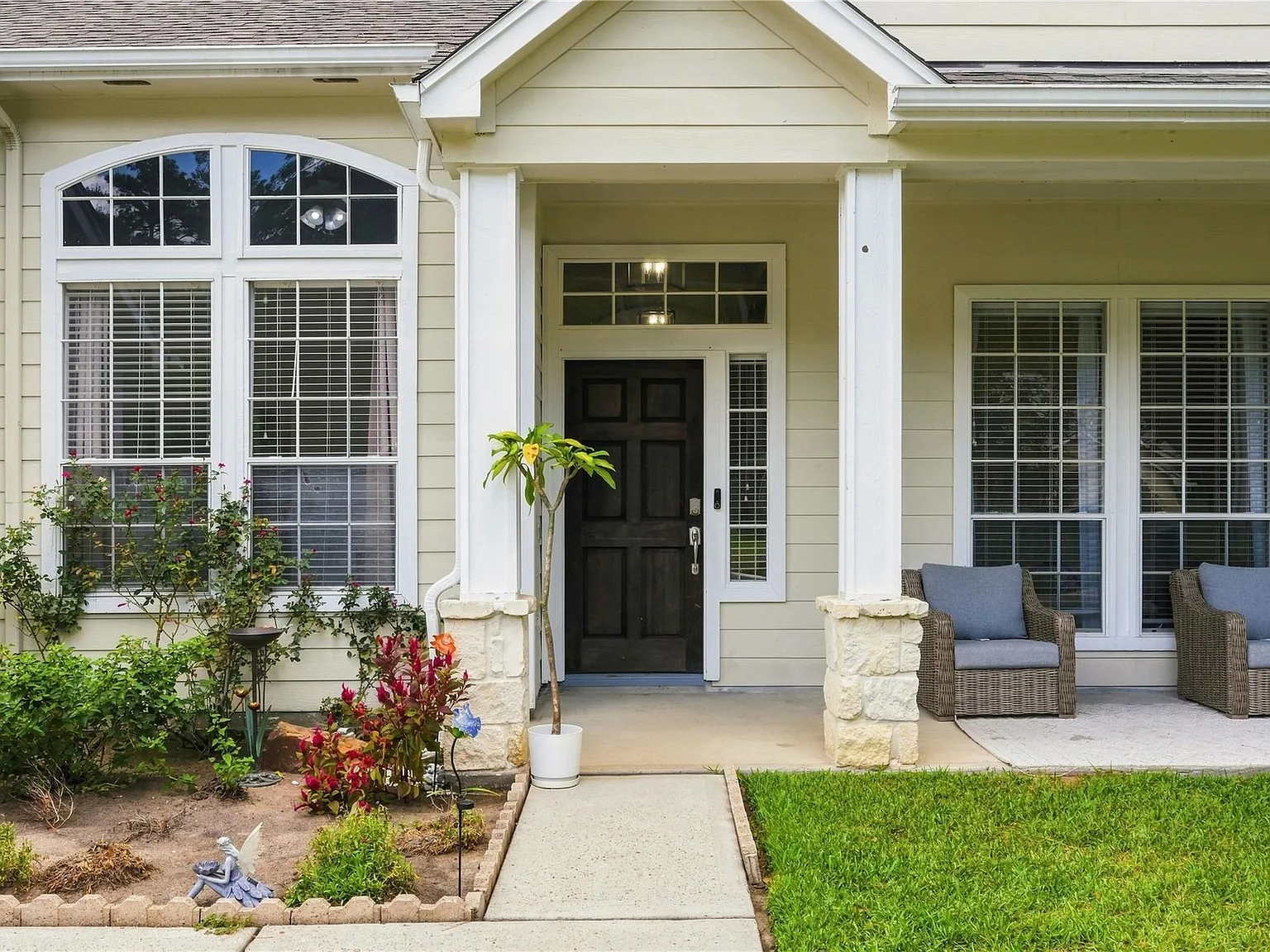 3 bed, 2.0 bath, 1700 sqft, $2,300 — Photo 3