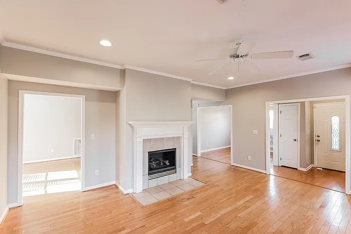 11300 Athena Dr — Photo 2