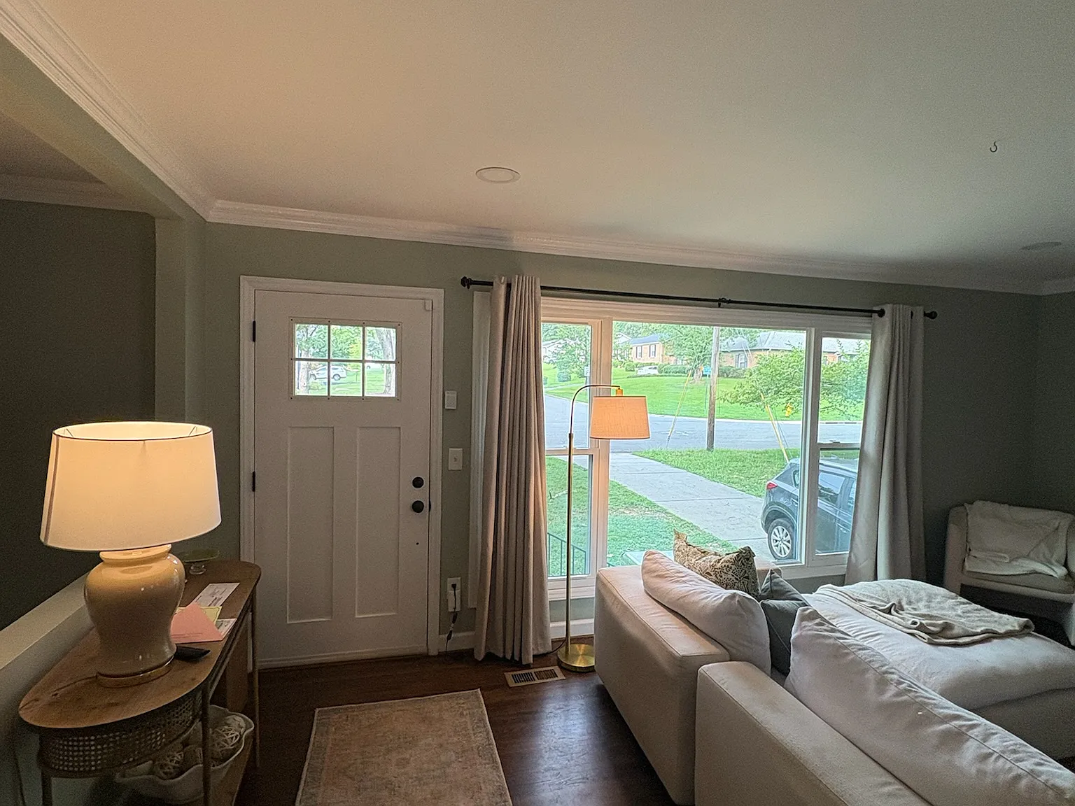 4 bed, 2082 sqft, $4,500 — Photo 2