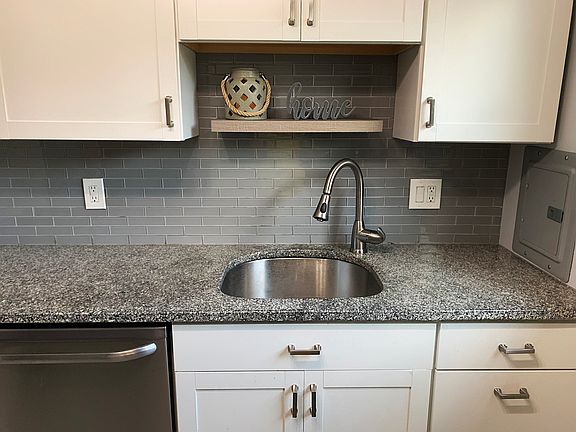 Granite counters & Stainless