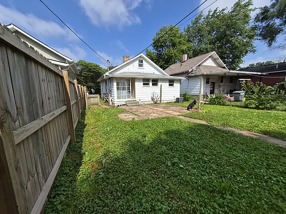 3rd image of 925 N Somerset Ave