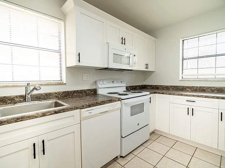 5254 Treetops Dr — Photo 11
