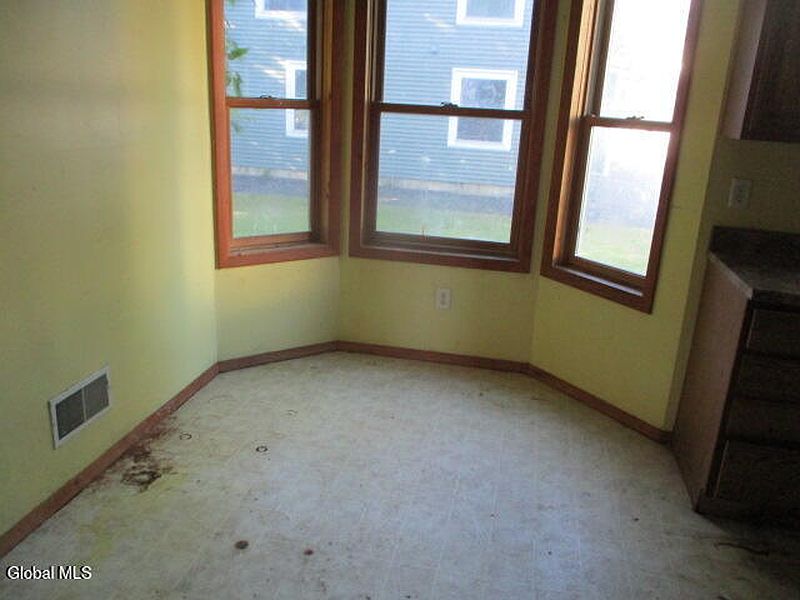 3rd image of 2 Williams Street
