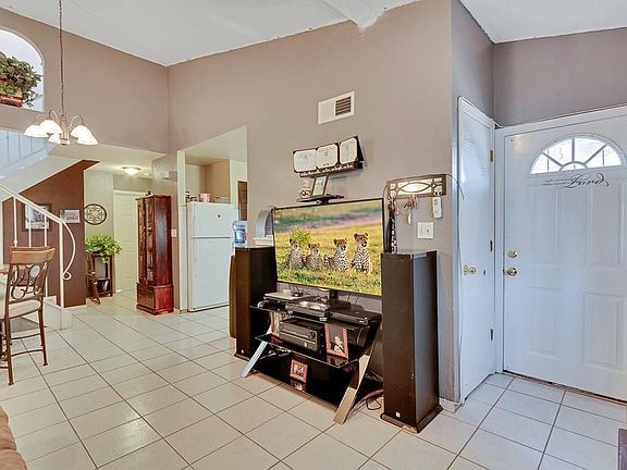 4th image of 3525 Oasis Dr