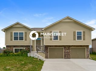 901 Rockville Ter, Louisburg, KS 66053