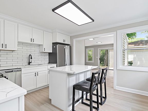 4th image of 2204 Hawk Ln