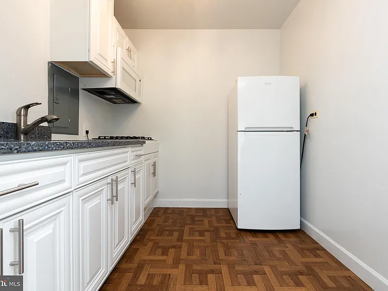730 24th St NW — Photo 5