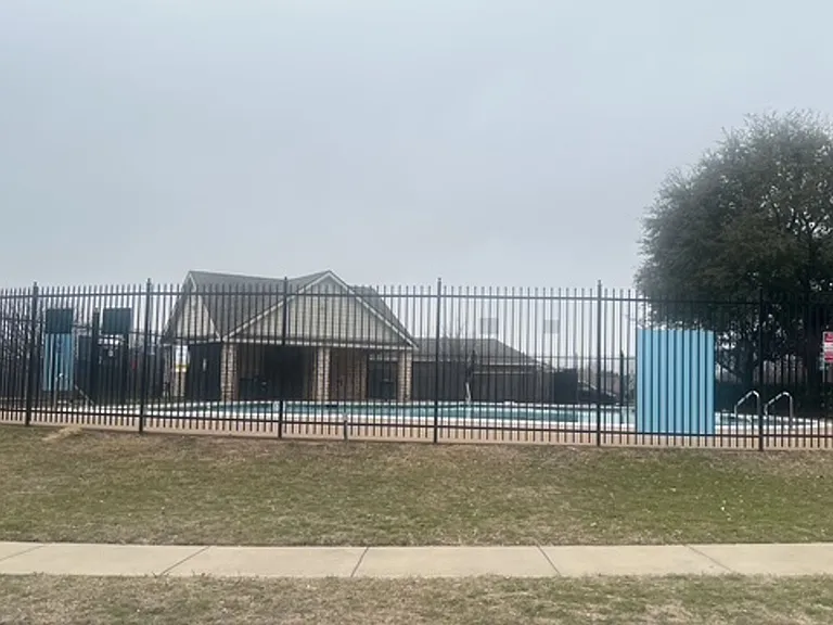 2913 Vicksburg Ln — Photo 39