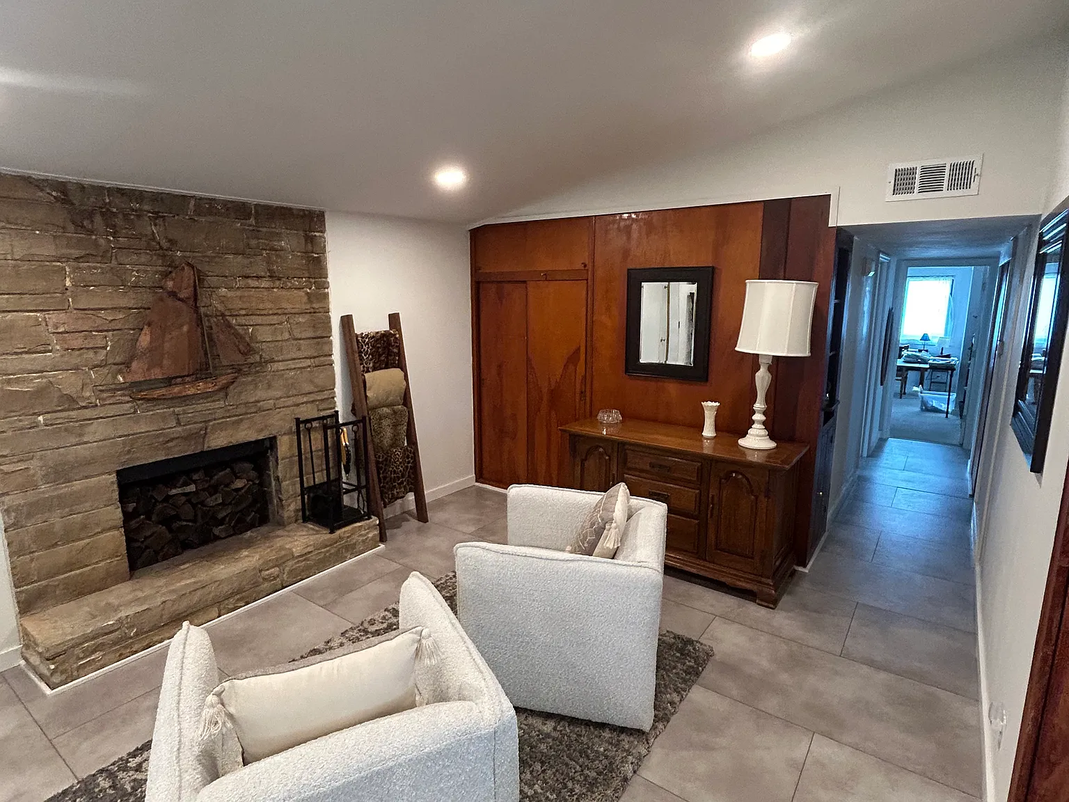 910 Volz Dr — Photo 3