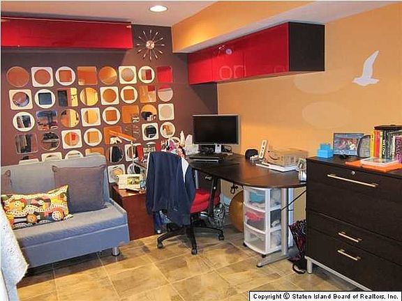 2nd image of 105 Liberty Ave