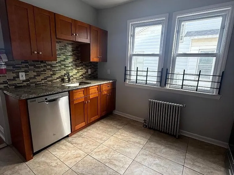117 Grove St #2 — Photo 2
