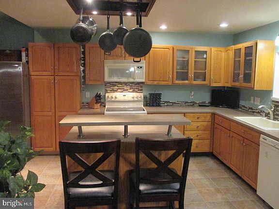 4th image of 2299 Canteen Cir