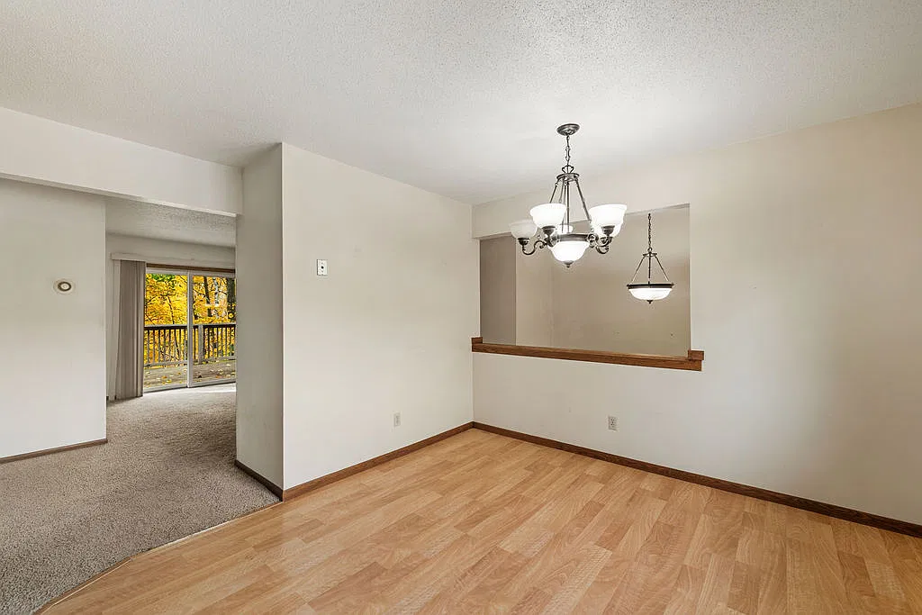 3 bed, 1900 sqft, $2,400 — Photo 2