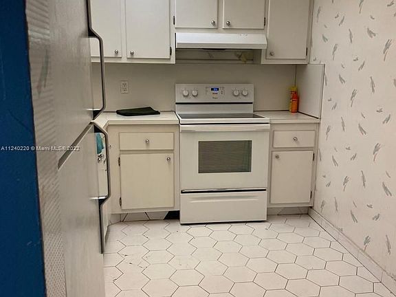 4th image of 1300 NE Miami Gardens Dr APT 203E