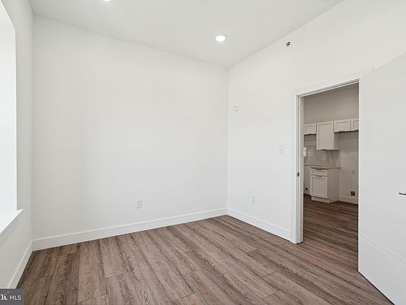 4th image of 5164 Ridge Ave #3