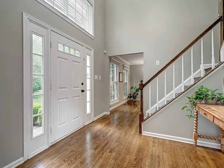 1219 Rowland Dr — Photo 3
