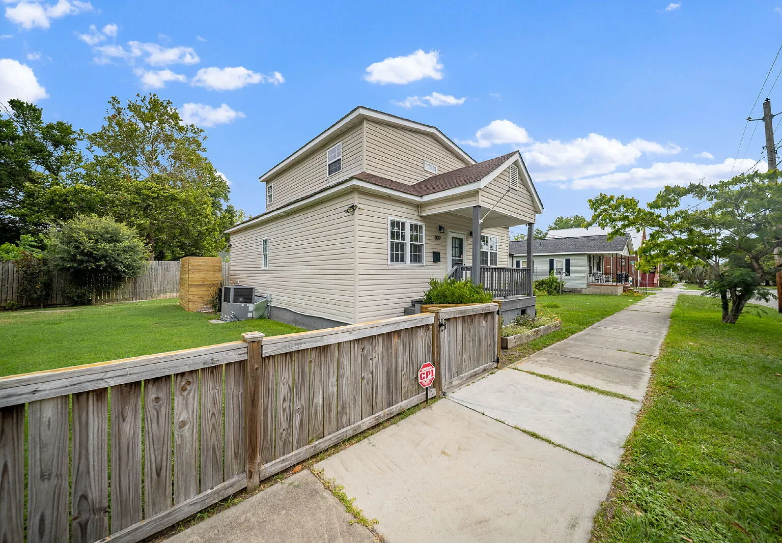3 bed, 2.0 bath, 1404 sqft, $2,350 — Photo 4