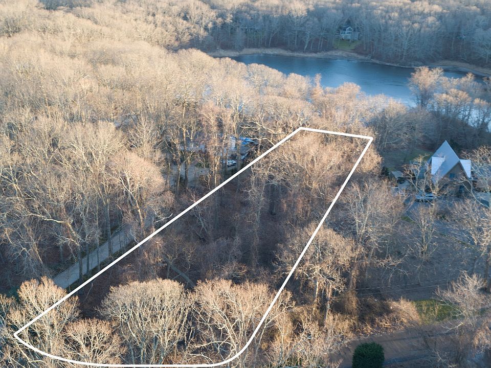 1st image of 26 Lily Pond Dr