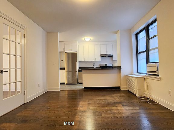 2nd image of 140 W 55th St APT 4D