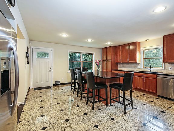 104 Bobolink rd,yonkers,ny,10701    (13 OF 29  ).JPG