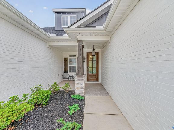 3rd image of 124 Grand Springs Ct