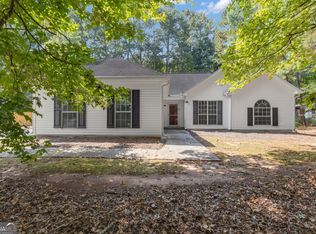 8 Shadowwood Dr, Newnan, GA 30265