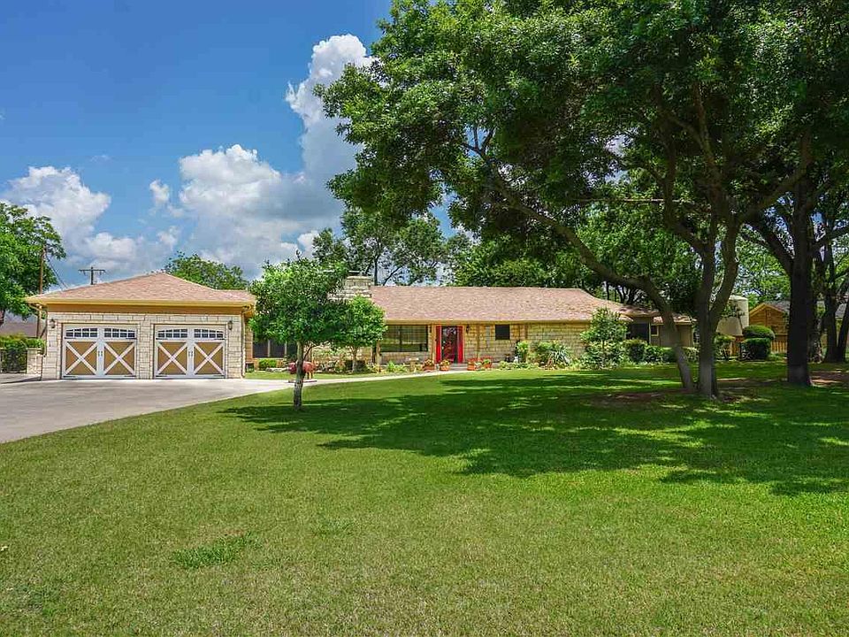 1st image of 4207 Lake Park Dr